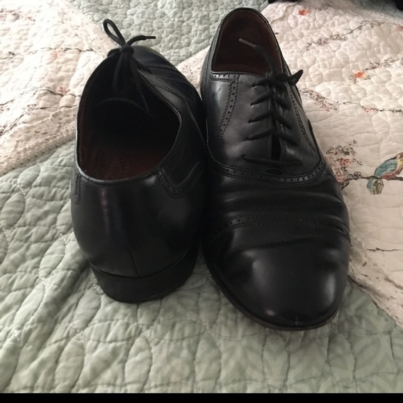 Steeple Gate Black Oxfords - Picture 3 of 5